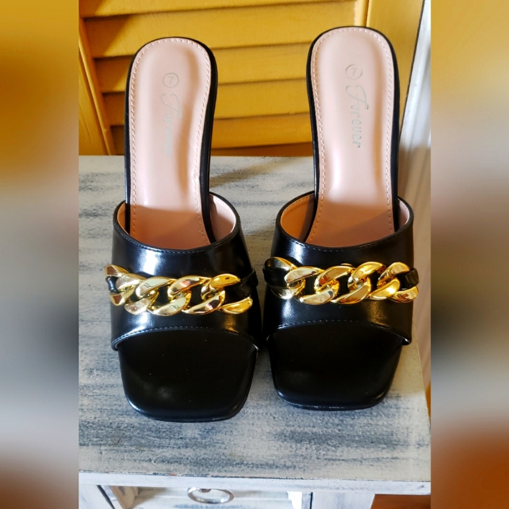 Forever Link Single Strap Chain Detail Mule Heels in Black (7)